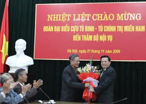 Đoàn đại biểu cựu tù binh - tù chính trị các tỉnh miền Nam đến thăm Bộ Nội vụ